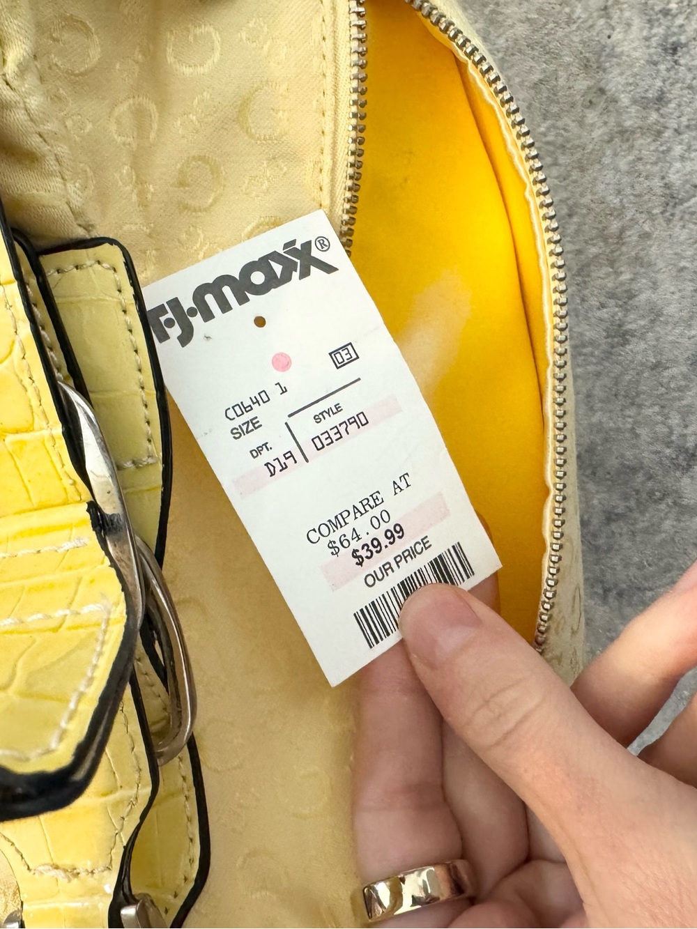 Deadstock Vintage Y2K GUESS Yellow Monogram Hobo Bag NWT - Picture 15 of 15